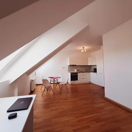 F Apartment *